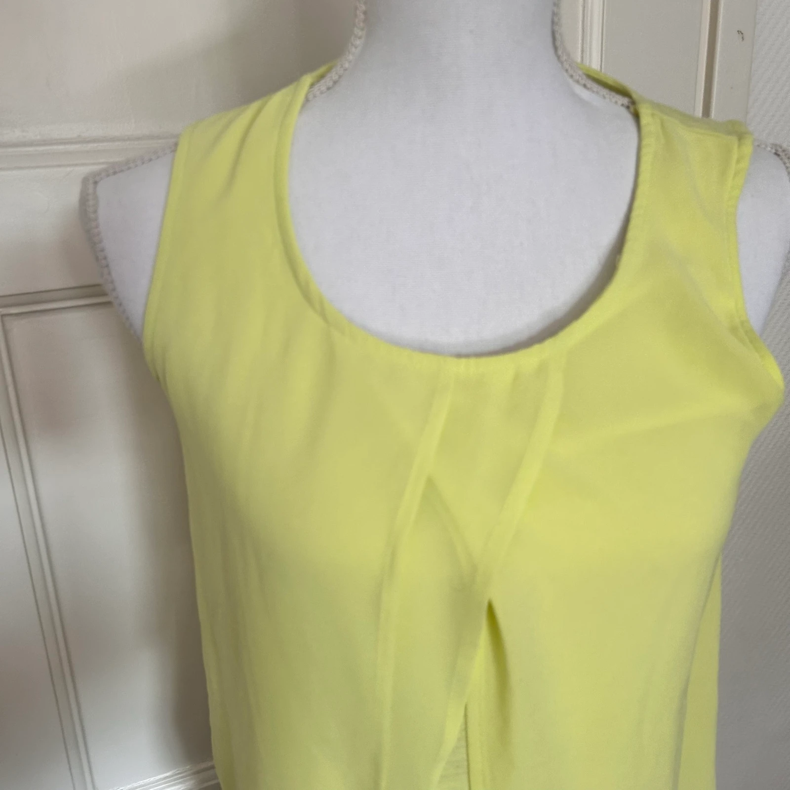 LIV Collection Top sin mangas Amarillo En capas / Chifón – Talla M – photo 3